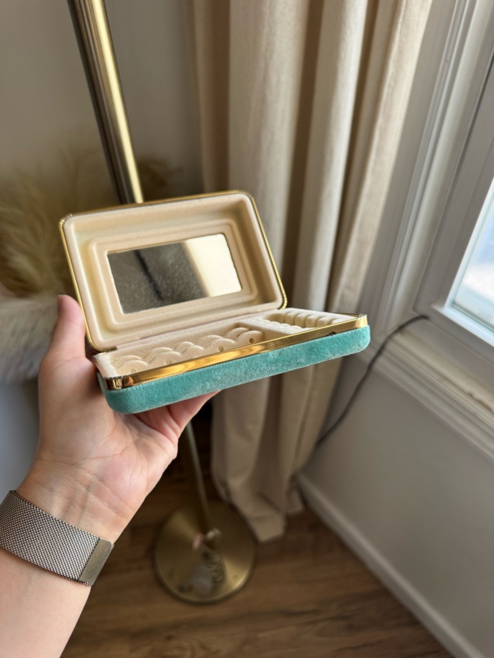 Vintage Floral Fabric Covered Travel Jewelry Hard Case Clam Shell with Mirror - Picture 2 of 10